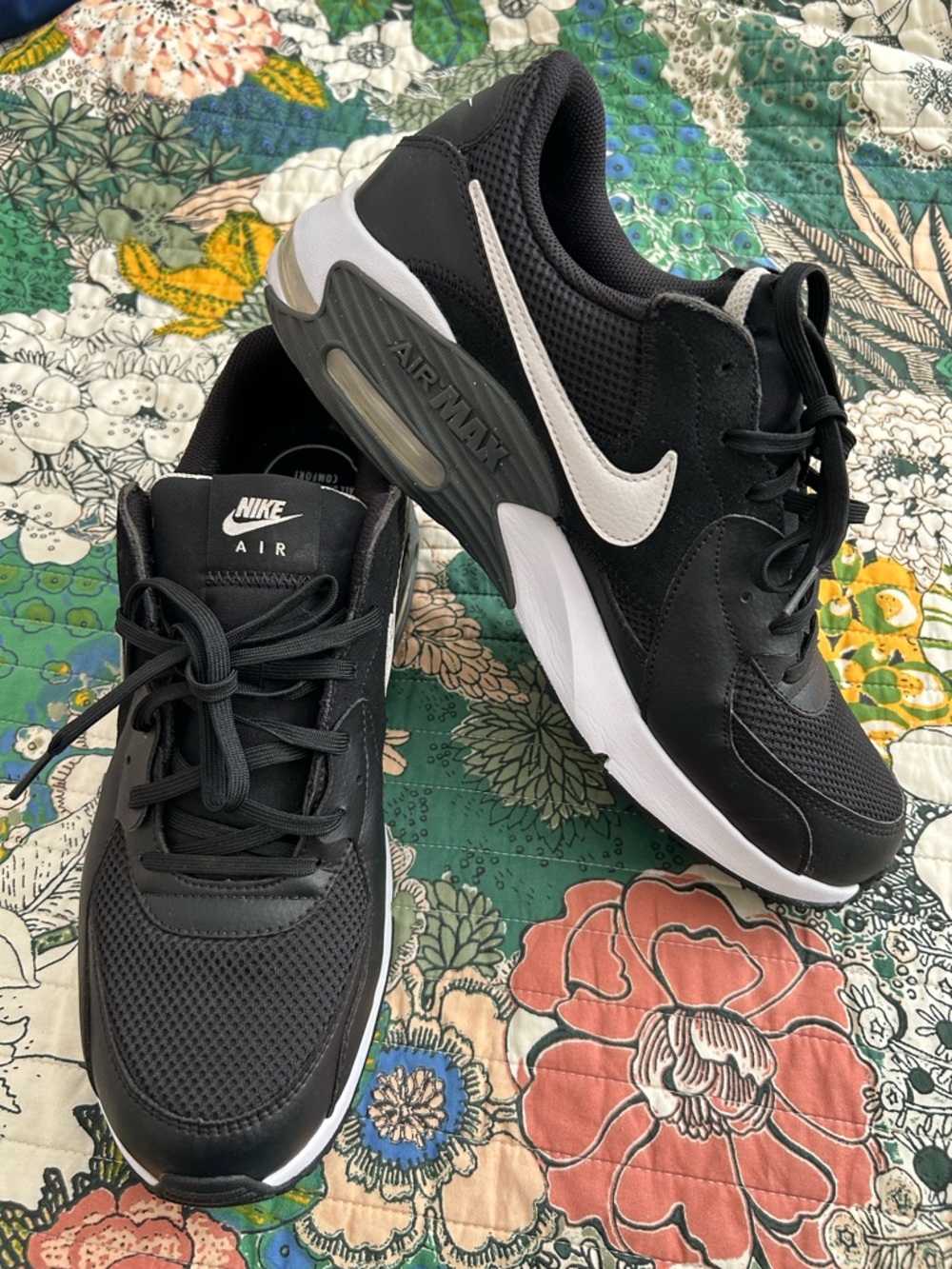 Nike Men’s Air Max Excee Black and White Shoes Size 11.5